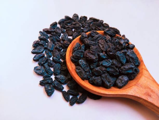 Black raisins black dried grapes dry fruit food kaalee kishamish kalamunakka kalakishmish siyahkishmish raisins noirs pasas negras passas pretas schwarze Rosinen uvetta nera sweet blackraisin drygrape closeup image stock photo. pasas negras, uvas secas, frutos secos, alimentos, kaalee, kishamish, kalamunakka, kalakishmish, siyahkishmish, pasas, noirs, pasas negras, passas, pretas, schwarze, rosinen, uvetta nera, dulce, pasas negras, uva seca, primer plano, foto almacenada