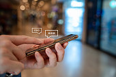 online-kommunikation-und-social-media-content-marketing-konzept-benutzen-sie-ein-mobiles.jpg?b=1&s=170x170&k=20&c=uNVgEhjzsyyBGviZrEBbdbbWuZQMpx5IsR9xSCAi7Hk=