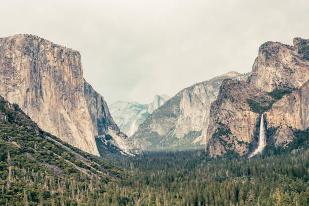 istock Granite Cliffs of Yosemite Valley from Tunnel View 1970316614