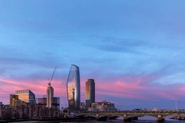 istock Pink Winter Sunrise over Blackfriars, London 1970353280
