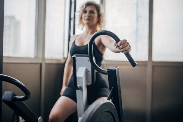 istock Woman training in gym 1970555982