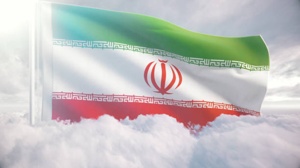 bandiera iraniana che sventola sopra le nuvole, il concetto di libertà e patriottismo dell'iran, bandiera nazionale che sventola con orgoglio sopra le nuvole, che simboleggia la libertà, il giorno dell'indipendenza, la celebrazione, la libertà, patriott - iranian flag banner front view iran foto e immagini stock