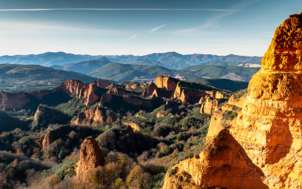 Panoramic view of Las Medulas. Province of león, Spain Las Médulas is a Spanish landscape environment formed by an old Roman gold mining site located in the vicinity of the town of the same name, in the region of Bierzo, province of León, autonomous community of Castilla y León. beautiful landscape in las medulas leon spain stock pictures, royalty-free photos & images