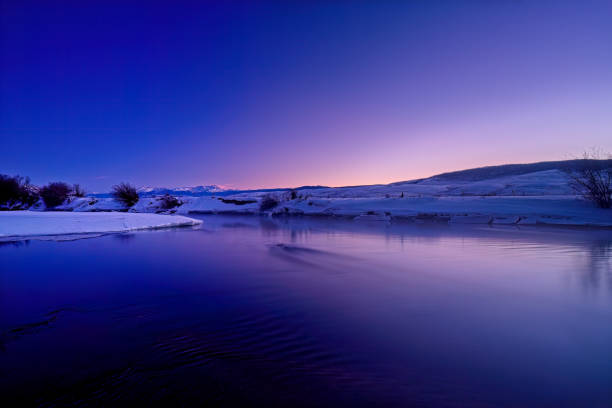 gore range colorado river at dusk scenic mountain landscape - copy space alpenglow winter mountain range imagens e fotografias de stock
