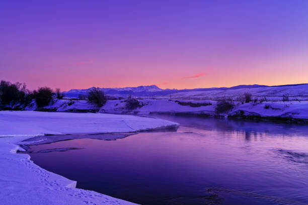 gore range colorado river at dusk scenic mountain landscape - copy space alpenglow winter mountain range imagens e fotografias de stock