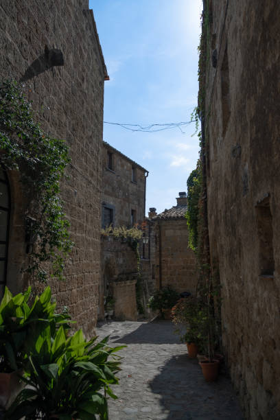 istock Glimpse of Civita di Bagnoregio 1970943553