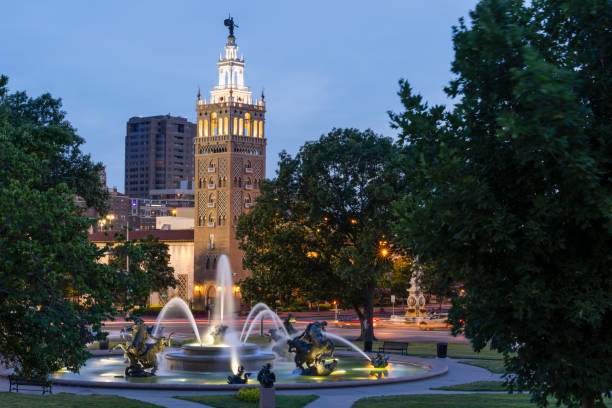 istock Kansas City Twilight Fountain 1971832902
