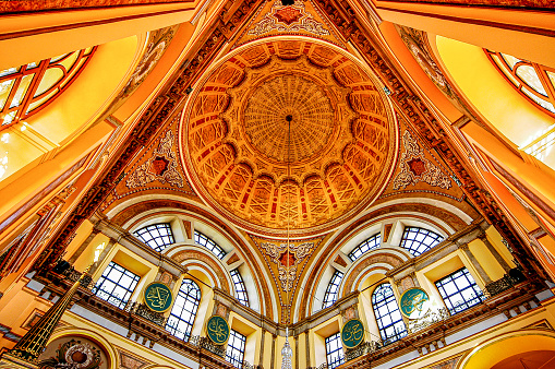 Bezm-i Alem Valide Sultan Mosque interior dome and diagonals