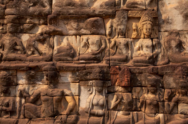closeup of weathered ruins at  preah khan, a 12th-century temple at angkor wat, cambodia - claudia zdjęcia i obrazy z banku zdjęć