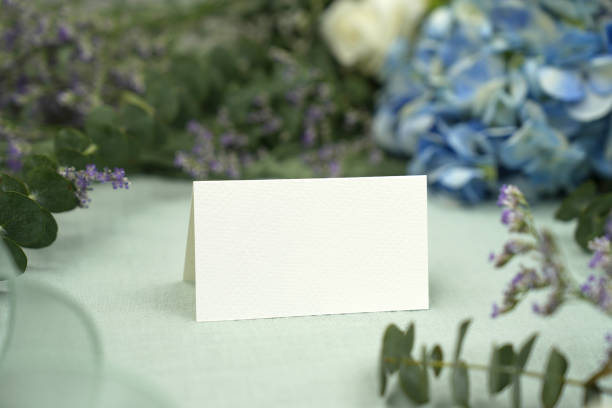 mockup white blank space card, for name place, folded, greeting, invitation on wedding table setting background. - clipping path wedding invitation invitation message stock-fotos und bilder