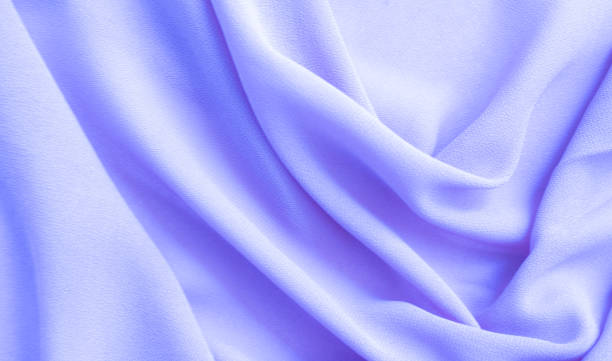 fondo de tela púrpura, tela de seda, satén, telón de fondo de lujo, textura, patrón de cortina, onda de color de luz suave, lino sedoso, material liso abstracto, diseño de pancarta, maqueta de moda, producto, belleza cosmética. - laundry basket fotografías e imágenes de stock