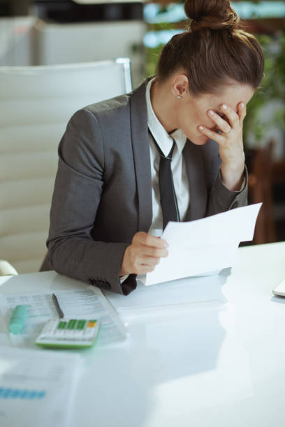 unhappy modern female worker in modern green office - last opportunity emotional stress green - fotografias e filmes do acervo