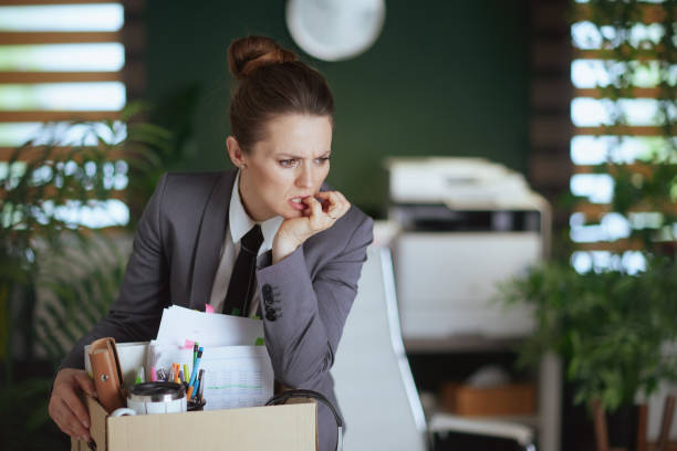 concerned 40 years old woman worker in green office - last opportunity emotional stress green zdjęcia i obrazy z banku zdjęć