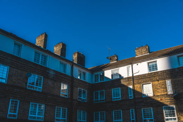 old council tower block in london , uk - uk housing problems housing development poverty ストックフォトと画像