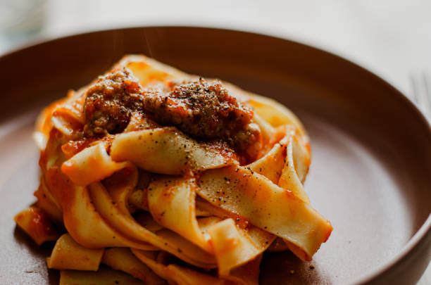 bodegón - pappardelle - pappardelle fotografías e imágenes de stock