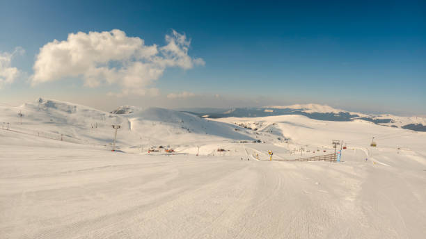 fresh slopes ready for winter sports - arctic snow ski glacier стоковые фото и изображения