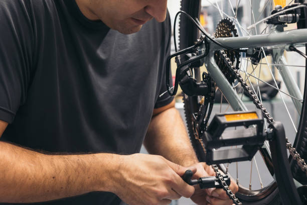 istock anonymous mechanic cutting bike chain 1976058453