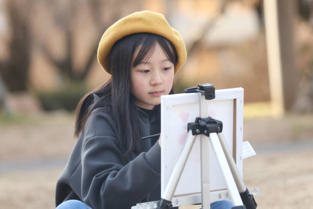 istock girl drawing a picture 1976512520