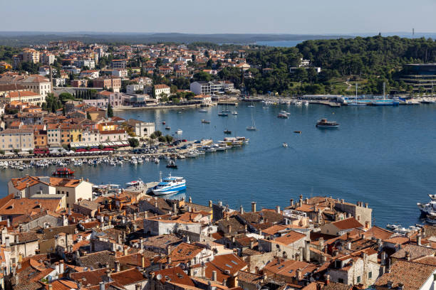 aerial view of port with moored boats. typical red ceramic roof tile, rovinj, croatia, istria - boulevard sea water house - fotografias e filmes do acervo