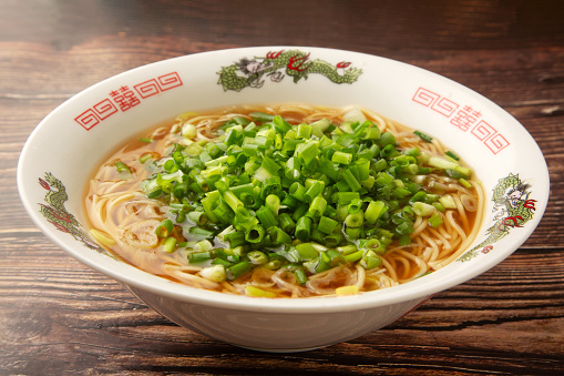 Ramen topped with plenty of green onions