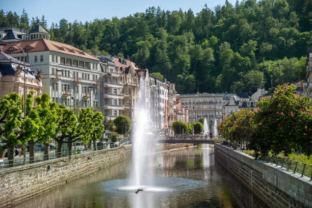 historic centre of famous spa town karlovy vary, czech republic - czechów zdjęcia i obrazy z banku zdjęć