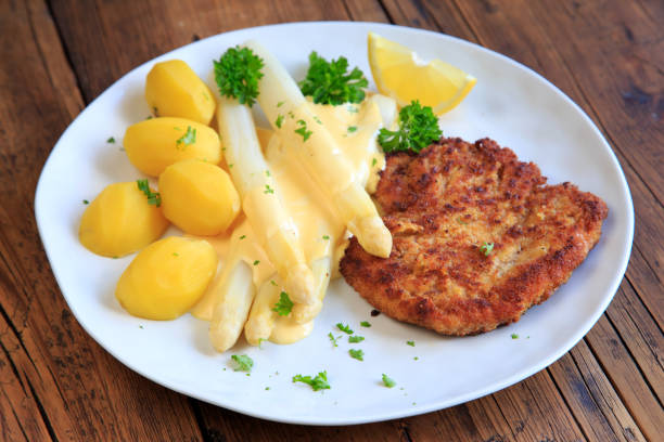 istock Asparagus with schnitzel and potatoes 1978294203