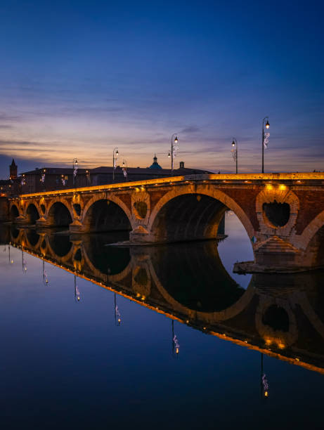 istock Sunset on the Pont Neuf 1978475641