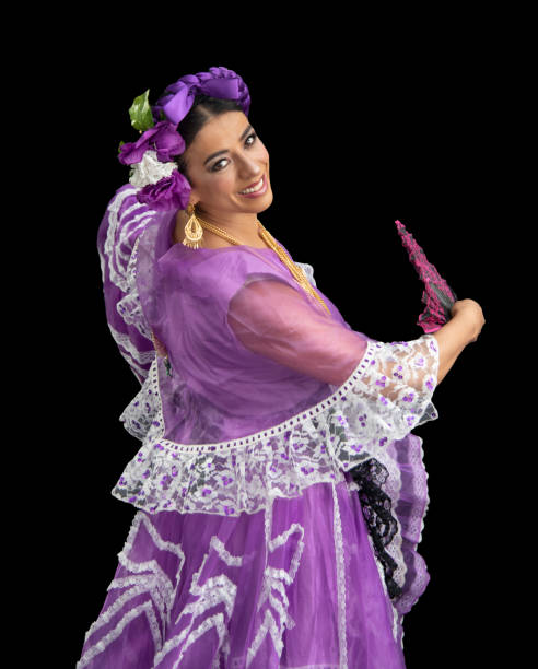 ballerino messicano con costume da ventaglio che indossa da veracruz messico - vogue dancing foto e immagini stock