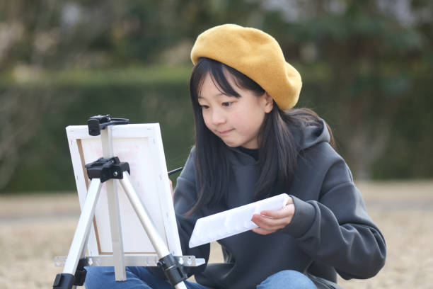 istock girl drawing a picture 1979002918