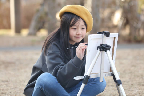 istock girl drawing a picture 1979005491