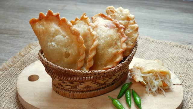 curry puff or fried  pastel