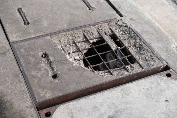 istock Cement drain cap cracked and see the rusted steel bar 1980342189