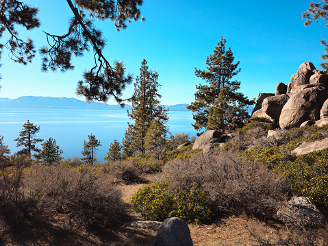 Beautiful nature. Lake Tahoe. USA.\t\nХорошие места для отдыха с семьей.