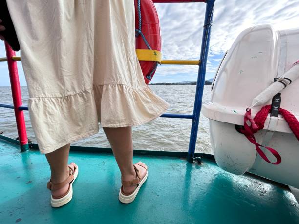 feet in close-up on a ship's deck - sailing light wind nautical vessel imagens e fotografias de stock