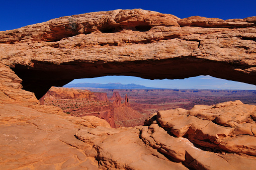 Mesa Arch and the buttes, spires and mesas of Canyonlands National Park, Moab, Utah, Southwest USA.