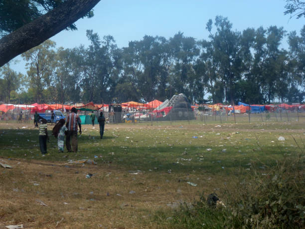 Garbage on the ground and dirt near a refugee camp on the US-Mexico border Garbage on the ground and dirt near a camp for refugees and illegal immigrants on the border between Mexico and the United States poverty mexico environment slum stock pictures, royalty-free photos & images