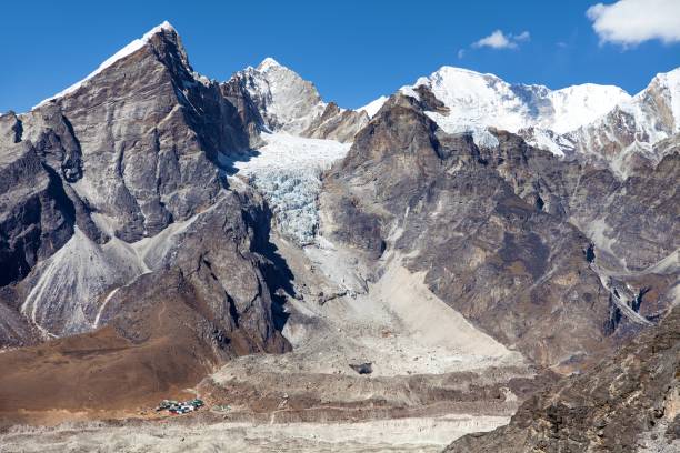 view of mount cho oyu from kongmala pass - cho oyu zdjęcia i obrazy z banku zdjęć