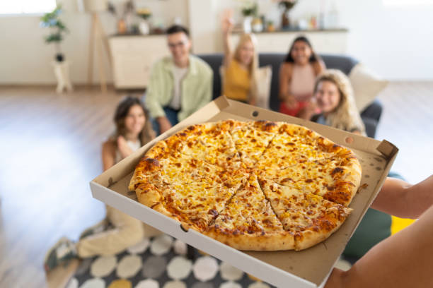 istock Delivery of pizza 1982886705
