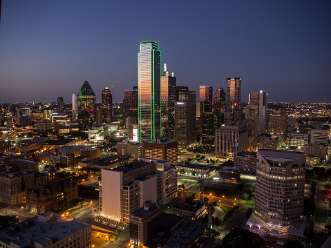 Dallas Skyline at Night, Texas, Estados Unidos photo