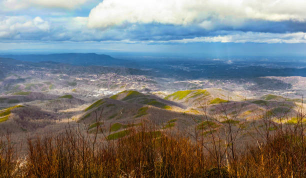 aerial view of great smoky mountains national park - gatlinburg great smoky mountains national park nature water стоковые фото и изображения