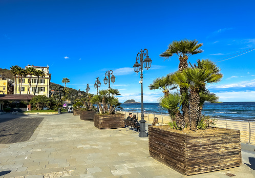 Laigueglia and Alassio are connected with a scenic passageway along the beach. The Mediterranean town Laigueglia and Alassio are situated on the Italian Riviera, Province of Savona .