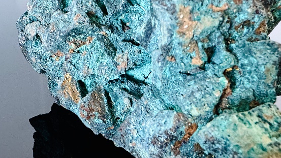 Pyrite + Chalcopyrit + Malachit, Mexico, Conc del Oro