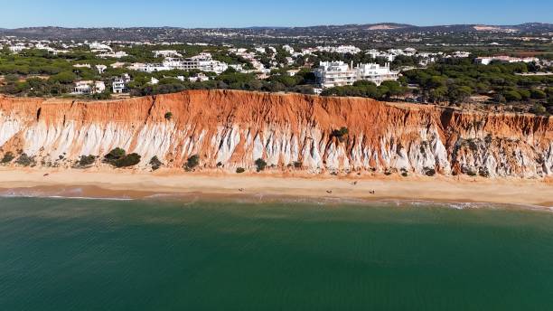 istock Praia da Falesia 1984563152