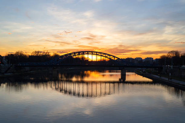 view of the vistula river, air balloon, at a beautiful sunset. sights of krakow. - cieszyn zdjęcia i obrazy z banku zdjęć