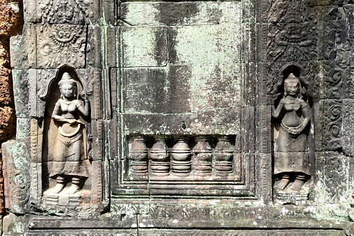 Detail of windows filled with spindles on the side of Angkor Wat