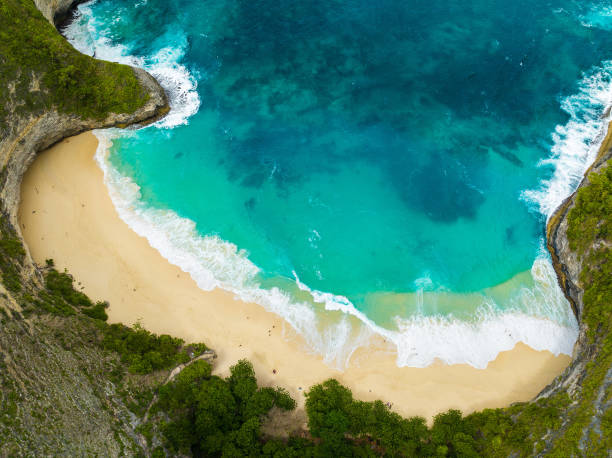 istock Kelingking Beach on Nusa Penida, Indonesia 1984694475