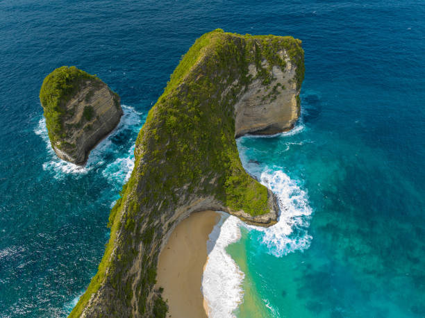 istock Kelingking Beach on Nusa Penida, Indonesia 1984694477