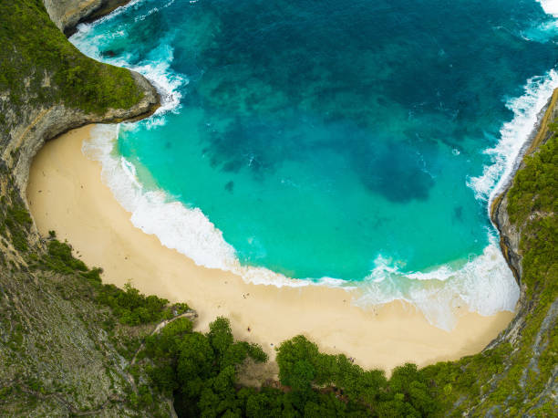 istock Kelingking Beach on Nusa Penida, Indonesia 1984694979
