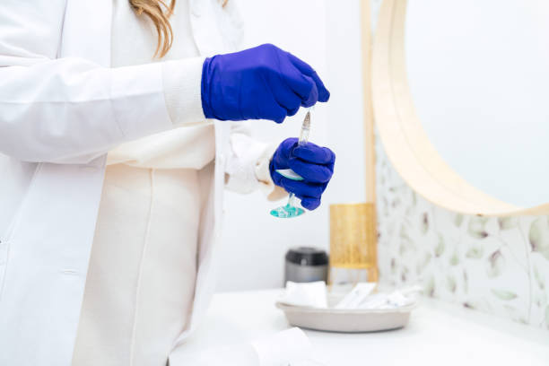 istock Unrecognizable Aesthetician Ready with Hyaluronic Acid Syringe 1984726167