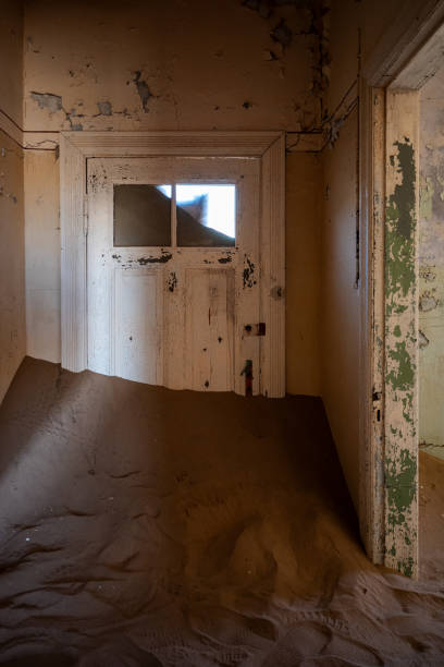 istock Deserted buildings in an old desert town 1985192523